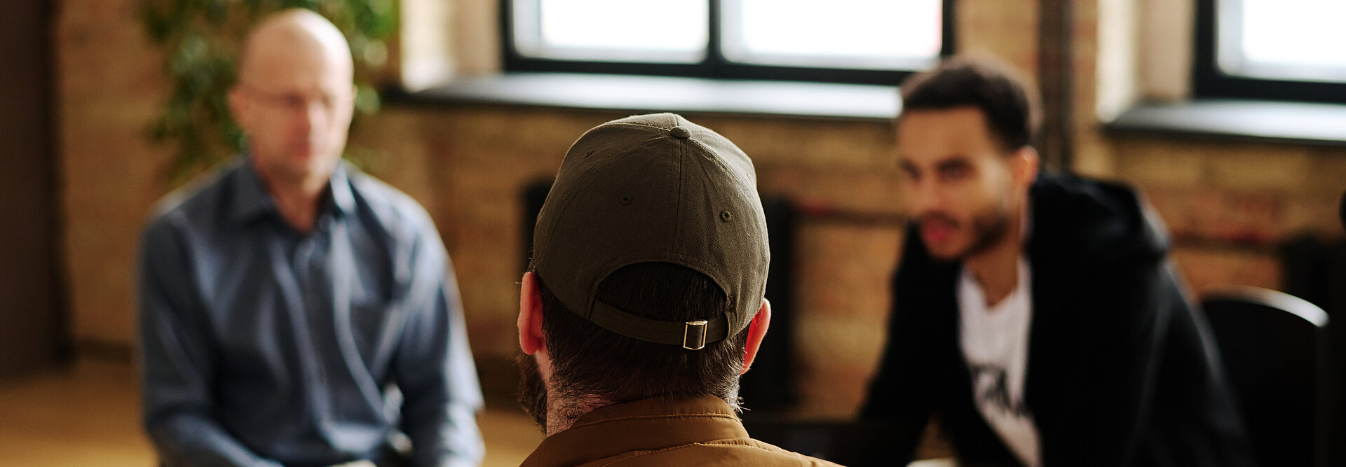 young hispanic man with serious expression using smartphone at the city - © Krakenimages.com – stock.adobe.com