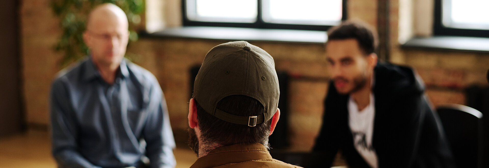 young hispanic man with serious expression using smartphone at the city - © Krakenimages.com – stock.adobe.com
