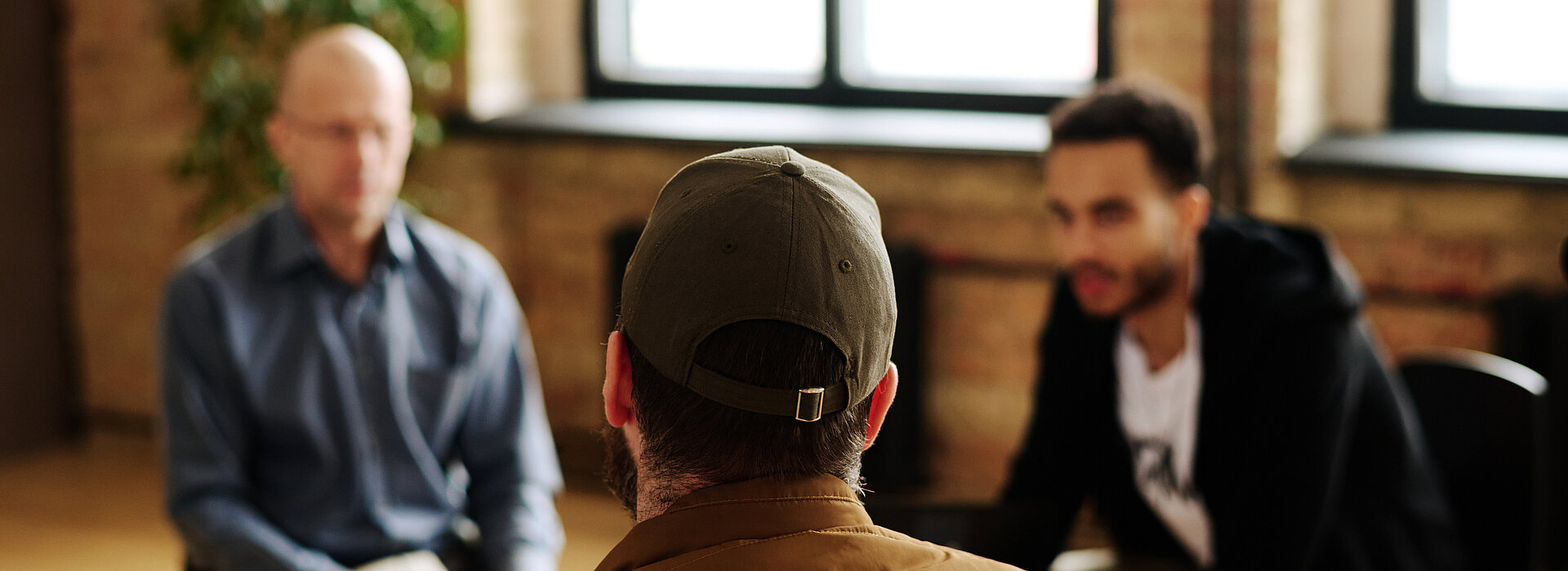 young hispanic man with serious expression using smartphone at the city - © Krakenimages.com – stock.adobe.com